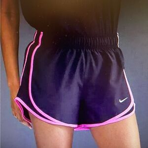 WOMENS NIKE DRI FIT RUNNING SHORTS SIZE MEDIUM IN BLACK/PINK NWT!